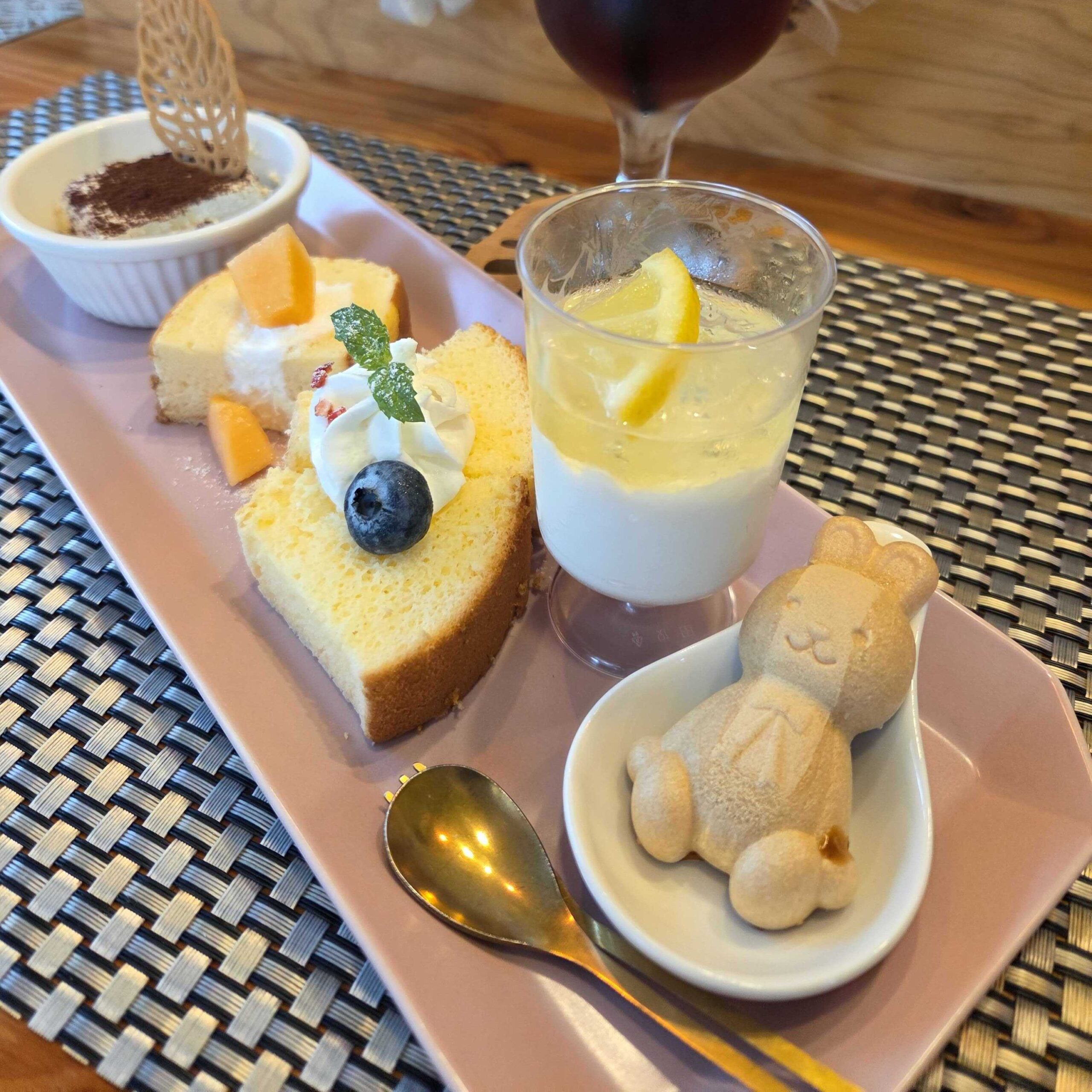 お任せ5種のデザートプレート　ドリンク付き / 1100円