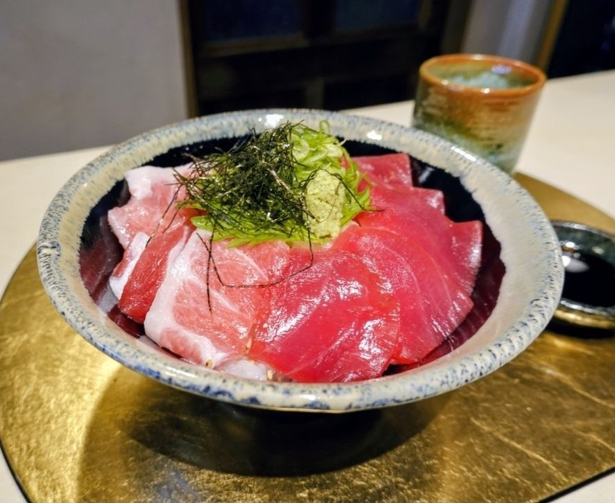 特上まぐろ丼 / 2300円